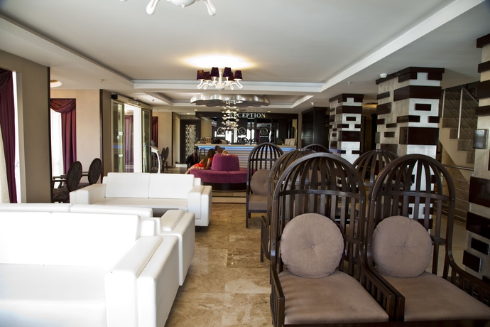 Imagen de los interiores del Hotel Holiday City. Foto 12