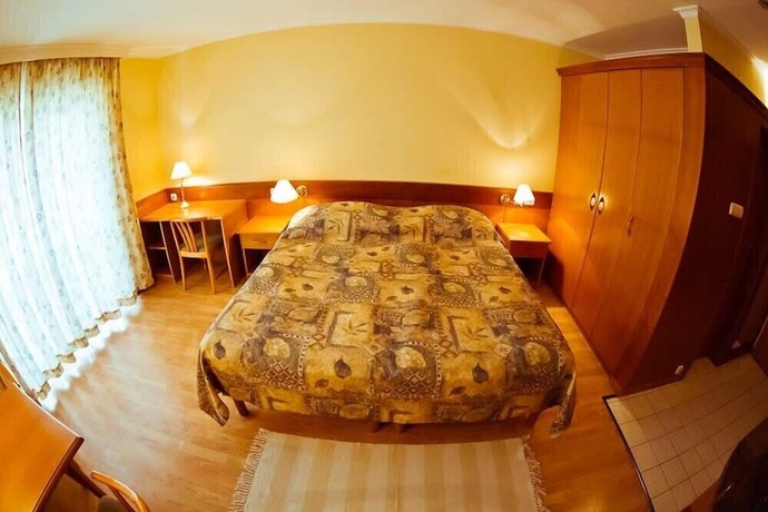 Imagen de la habitación del Hotel Holiday Club Apartman. Foto 4