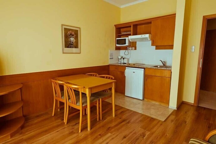 Imagen de la habitación del Hotel Holiday Club Apartman. Foto 10