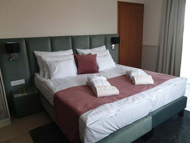 Imagen de la habitación del Hotel Holiday Club Apartman. Foto 11