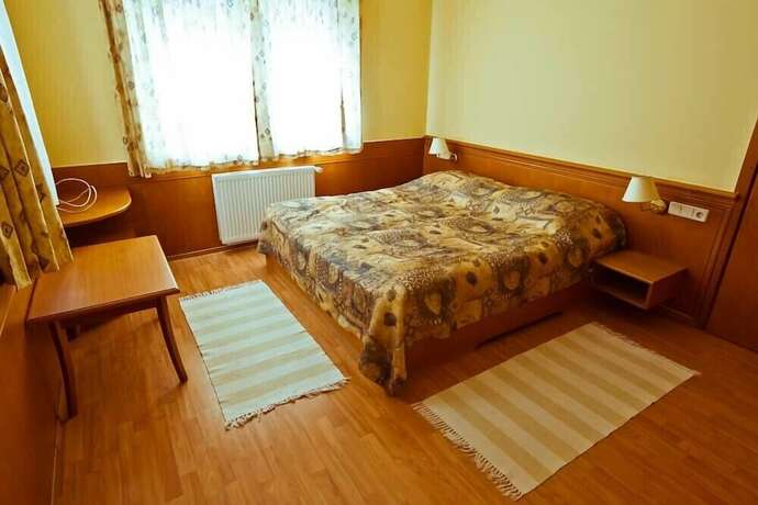 Imagen de la habitación del Hotel Holiday Club Apartman. Foto 13