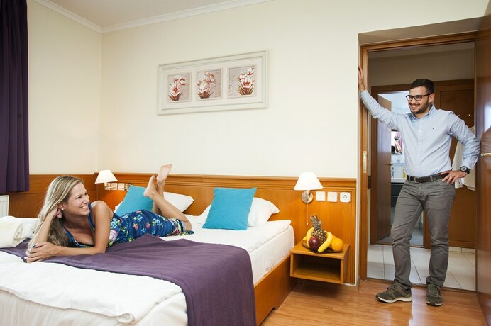 Imagen de la habitación del Hotel Holiday Club Apartman. Foto 14