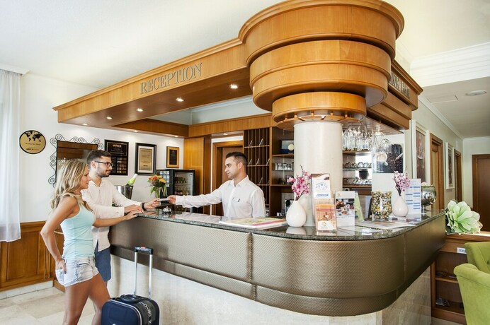 Imagen de los interiores del Hotel Holiday Club Apartman. Foto 17