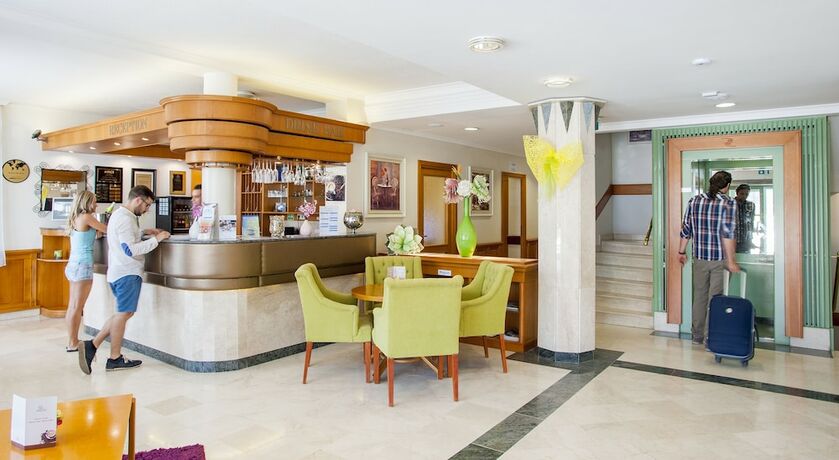 Imagen de los interiores del Hotel Holiday Club Apartman. Foto 18