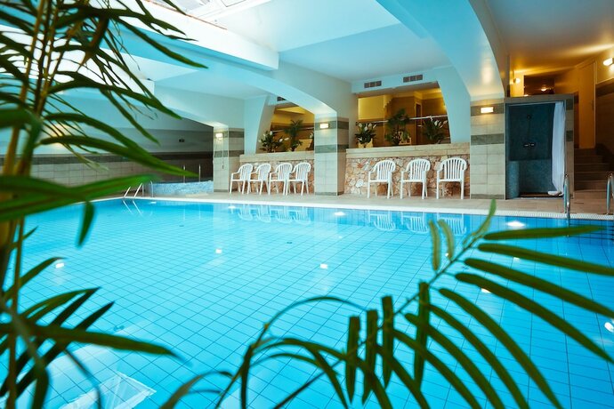 Imagen de la piscina del Hotel Holiday Club Apartman. Foto 19