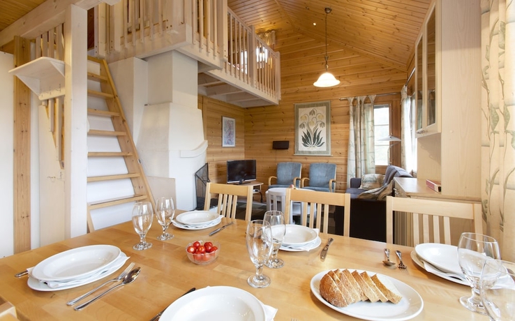 Imagen de los interiores del Hotel Holiday Club &Auml;ht&auml;ri Cottages. Foto 11