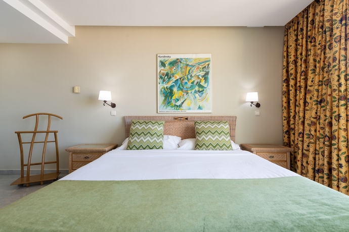 Imagen de la habitación del Hotel Holiday Club Jardin Amadores. Foto 4