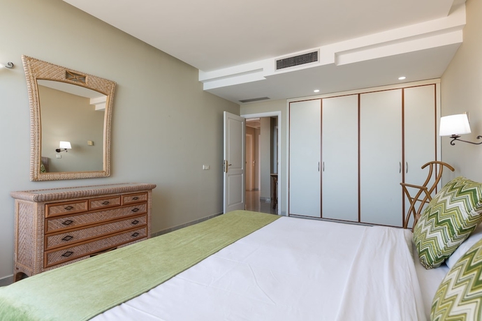 Imagen de la habitación del Hotel Holiday Club Jardin Amadores. Foto 9