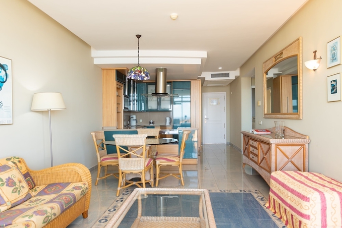 Imagen de la habitación del Hotel Holiday Club Jardin Amadores. Foto 13