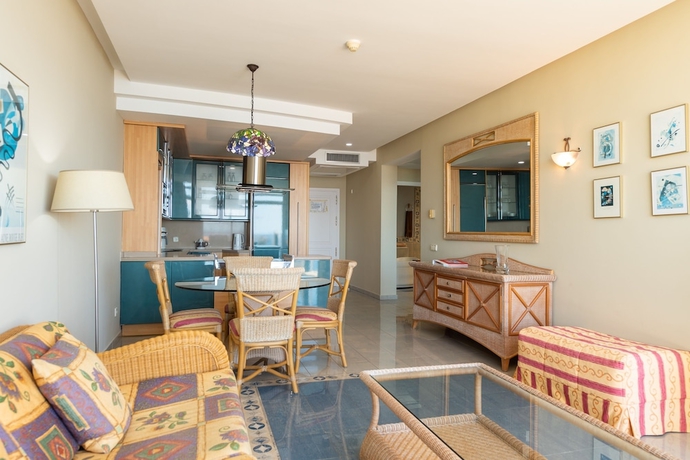 Imagen de la habitación del Hotel Holiday Club Jardin Amadores. Foto 17