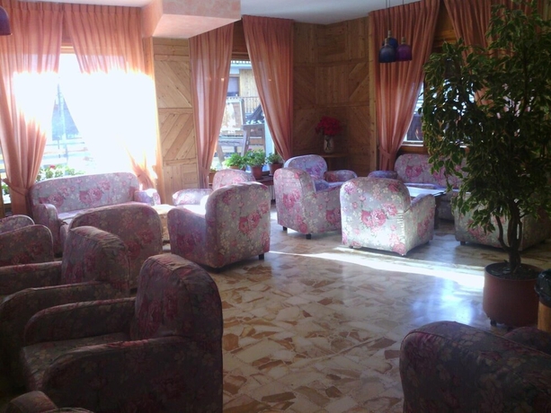 Imagen de los interiores del Hotel Holiday Debili. Foto 14