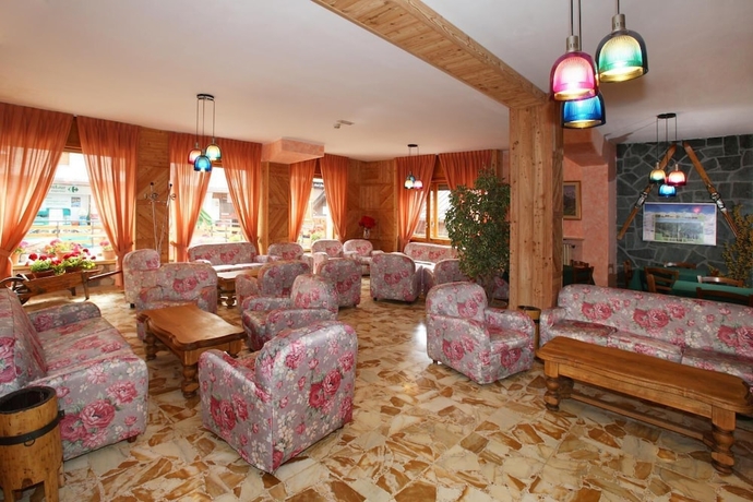 Imagen de los interiores del Hotel Holiday Debili. Foto 15