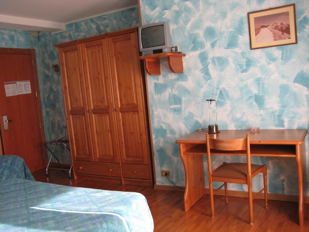Imagen de la habitación del Hotel Holiday Debili. Foto 7