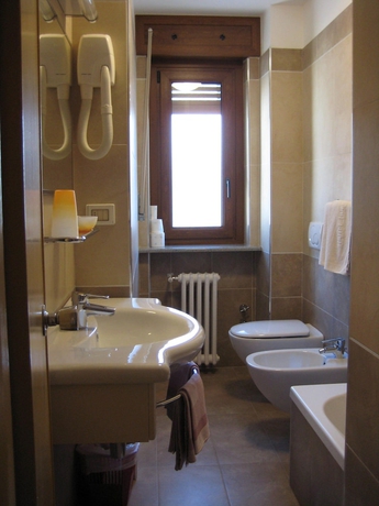 Imagen de la habitación del Hotel Holiday Debili. Foto 12