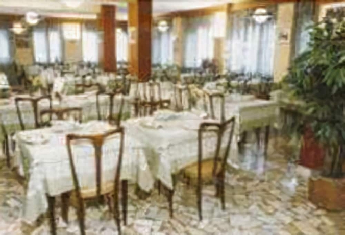 Imagen del bar/restaurante del Hotel Holiday Debili. Foto 2