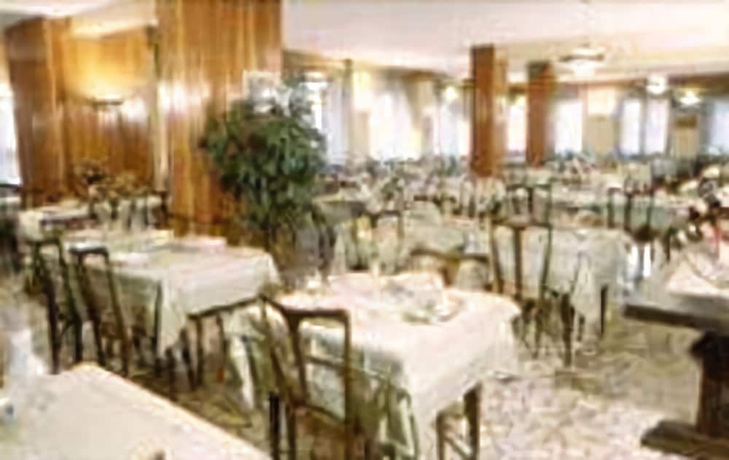 Imagen del bar/restaurante del Hotel Holiday Debili. Foto 3