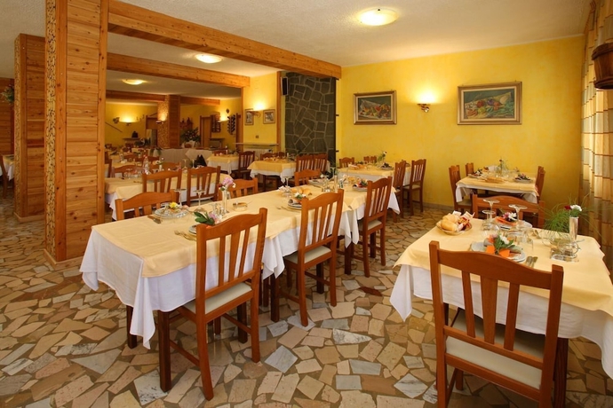 Imagen del bar/restaurante del Hotel Holiday Debili. Foto 4
