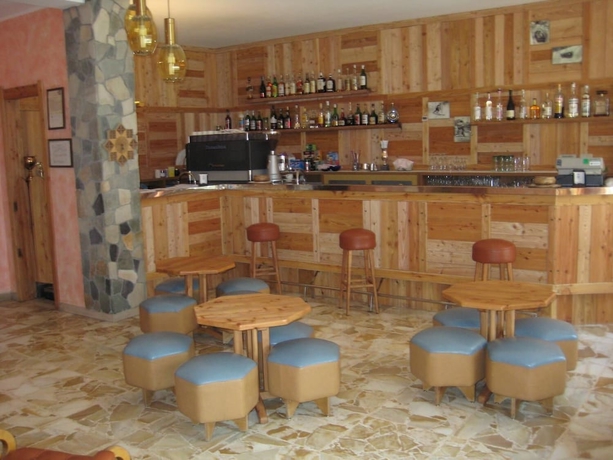 Imagen del bar/restaurante del Hotel Holiday Debili. Foto 5