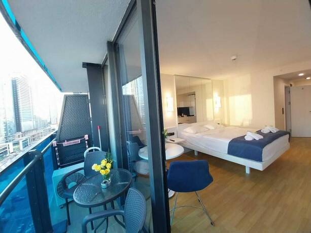 Imagen general del Hotel Holiday Express Orbi City. Foto 2