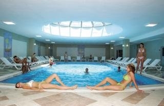 Imagen de la piscina del Hotel Holiday Garden Resort, Okurcalar. Foto 11