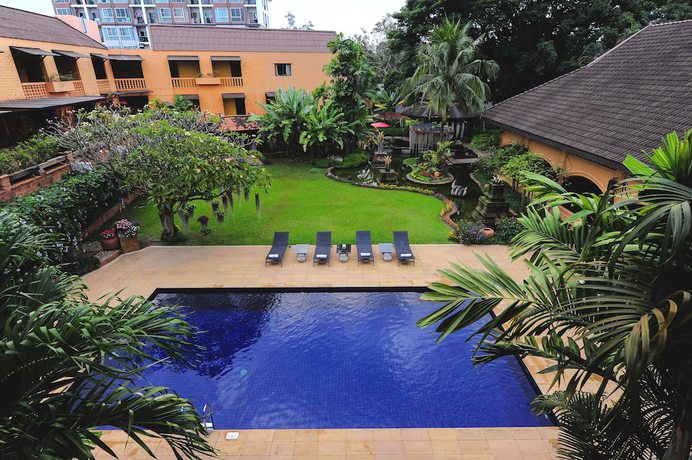 Imagen de la piscina del Hotel Holiday Garden and Resort Chiang Mai. Foto 10