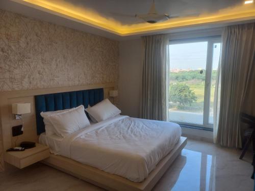 Imagen general del Hotel Holiday Grand. Foto 1