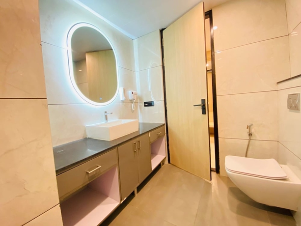 Imagen de la habitación del Hotel Holiday Grand Near Expo Mart. Foto 17