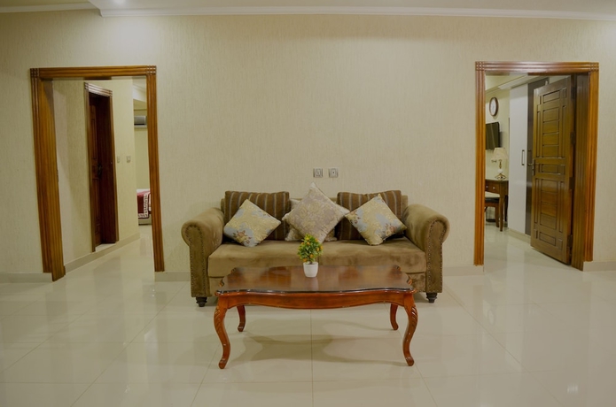 Imagen de la habitación del Hotel Holiday Grand Resort Bhurban. Foto 11