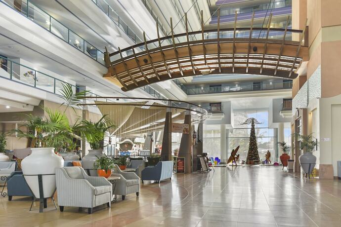 Imagen general del Hotel Holiday Holiday Crown Towers. Foto 3