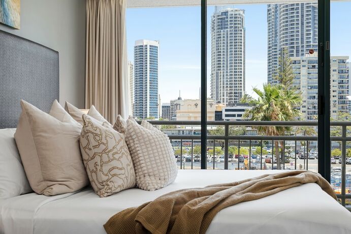 Imagen general del Hotel Holiday Holiday Crown Towers. Foto 8