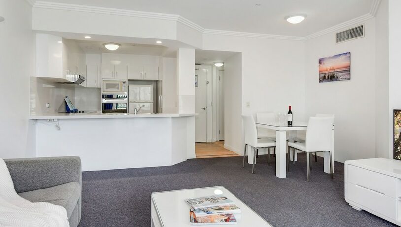 Imagen de la habitación del Hotel Holiday Holiday Crown Towers. Foto 11