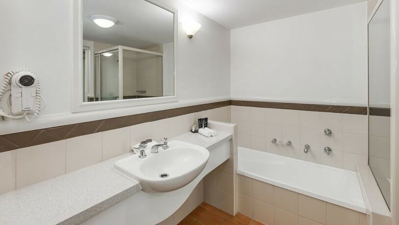 Imagen de la habitación del Hotel Holiday Holiday Crown Towers. Foto 23