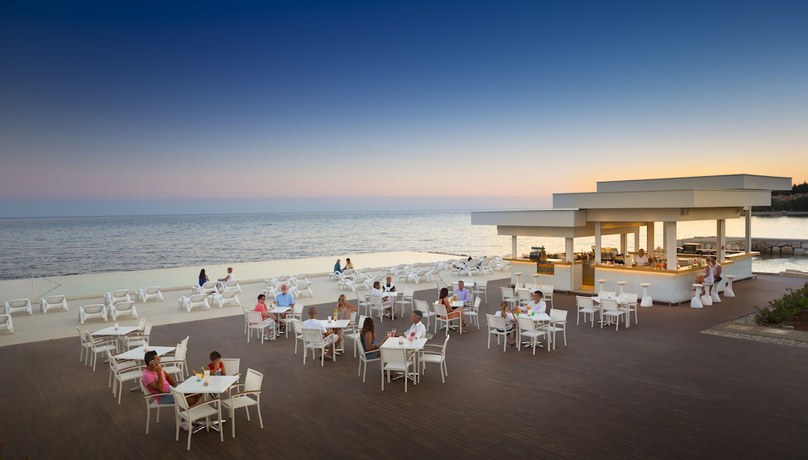 Imagen de la piscina del Hotel Holiday Homes Sirena Classic. Foto 16