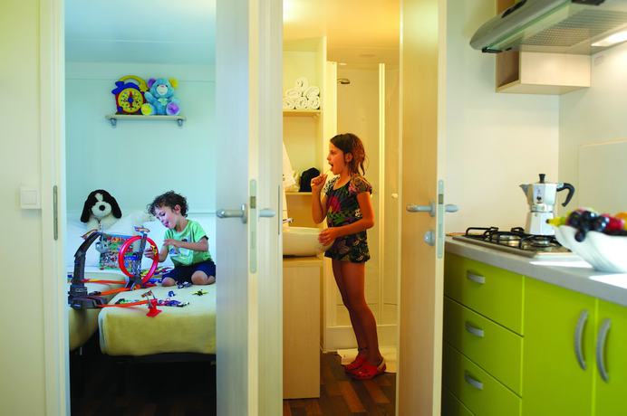 Imagen de la habitación del Hotel Holiday Homes Sirena Classic. Foto 13