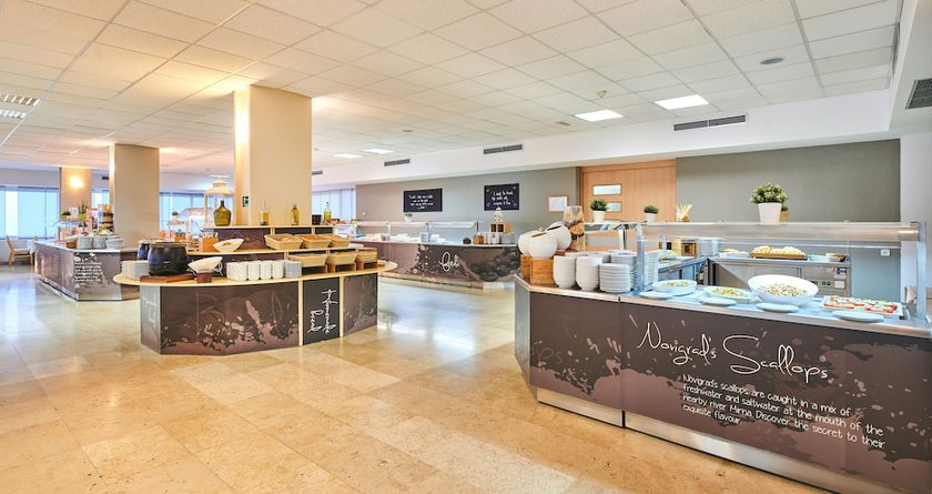 Imagen del bar/restaurante del Hotel Holiday Homes Sirena Classic. Foto 5