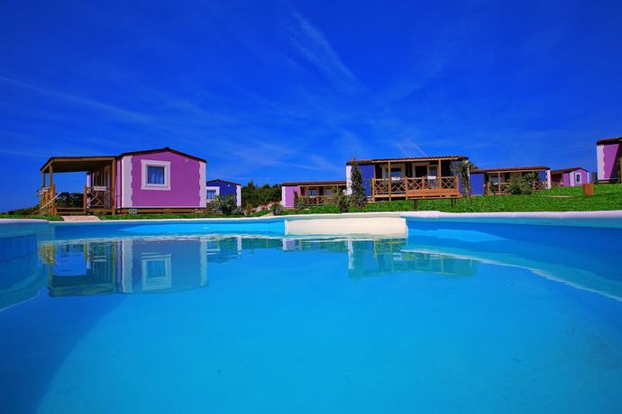 Imagen de la piscina del Hotel Holiday Homes Sirena Premium Village. Foto 19