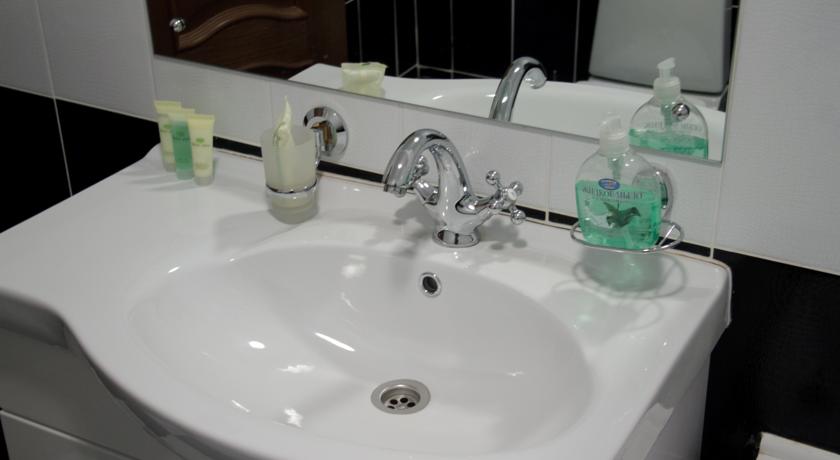 Imagen de la habitación del Hotel Holiday Hotel. Foto 3