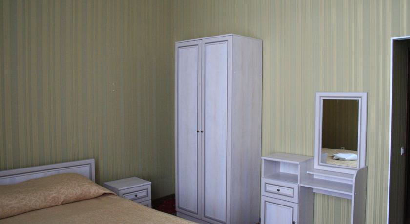 Imagen de la habitación del Hotel Holiday Hotel. Foto 6