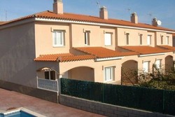 Imagen general del Hotel Holiday House Rambla Mallols L ESCALA. Foto 4