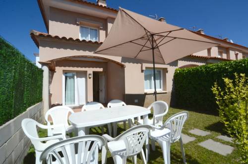 Imagen general del Hotel Holiday House Rambla Mallols L ESCALA. Foto 6