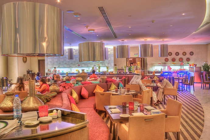 Imagen del bar/restaurante del Hotel Holiday Inn Abu Dhabi, An Ihg. Foto 4