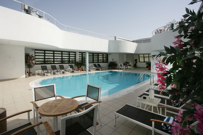 Imagen de la piscina del Hotel Holiday Inn Abu Dhabi, An Ihg. Foto 15