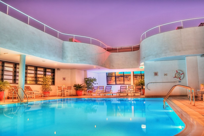 Imagen de la piscina del Hotel Holiday Inn Abu Dhabi, An Ihg. Foto 16