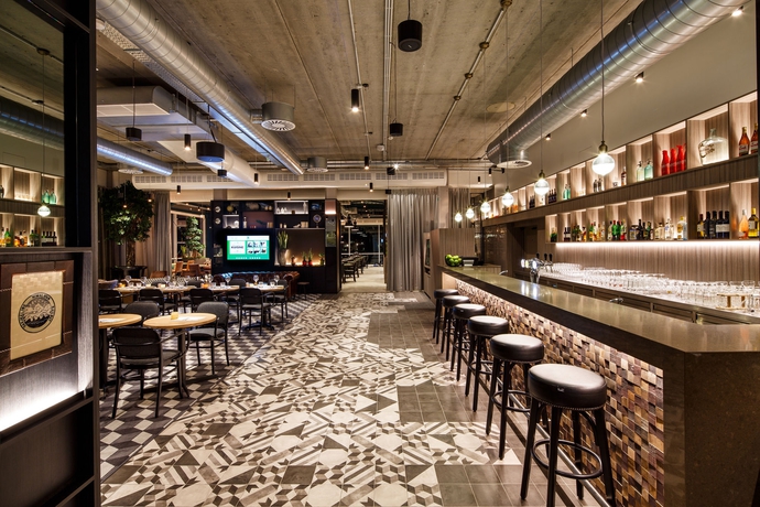 Imagen del bar/restaurante del Hotel Holiday Inn Airport Brussels. Foto 8