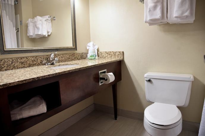 Imagen de la habitación del Hotel Holiday Inn Akron West - Fairlawn, an IHG. Foto 7