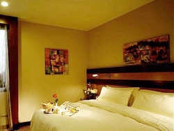 Imagen de la habitación del Hotel Holiday Inn Al Qasr. Foto 5