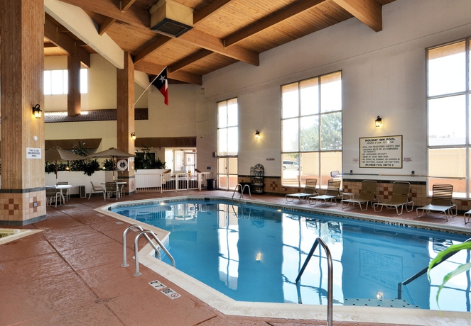 Imagen de la piscina del Hotel Holiday Inn Amarillo. Foto 15