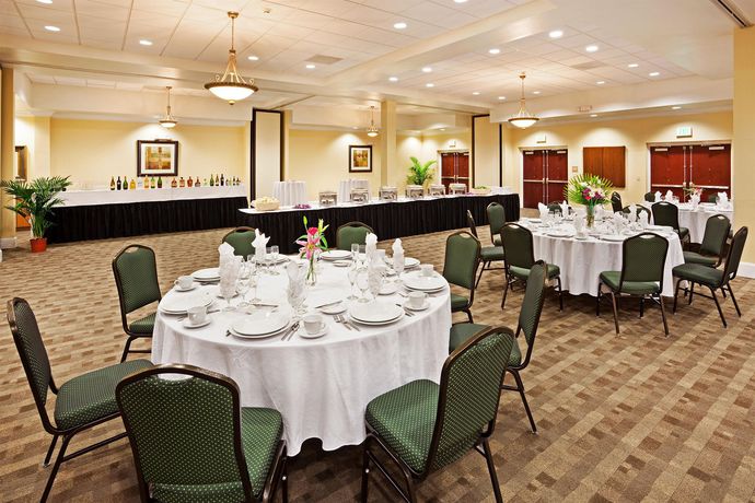 Imagen de los interiores del Hotel Holiday Inn And Suites Beaufort At Highway 21. Foto 9