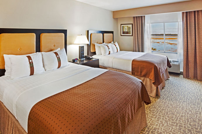 Imagen de los interiores del Hotel Holiday Inn And Suites Beaufort At Highway 21. Foto 10