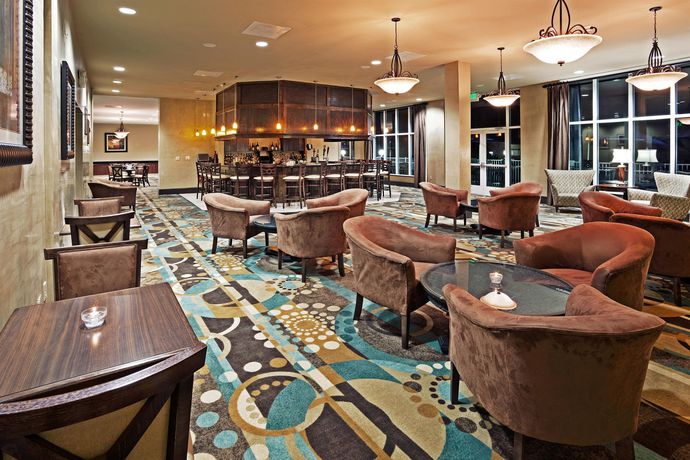 Imagen de los interiores del Hotel Holiday Inn And Suites Beaufort At Highway 21. Foto 12